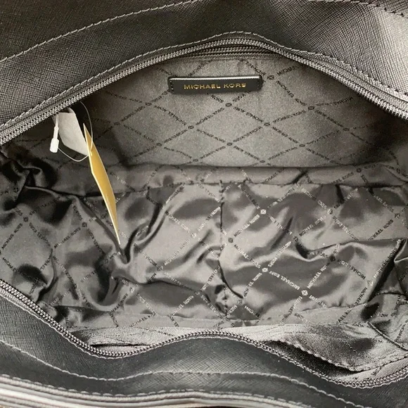 MICHAEL KORS
Jet Set Large Saffiano Leather XChain Shoulder Bag BLACK CO… - Picture 14 of 14